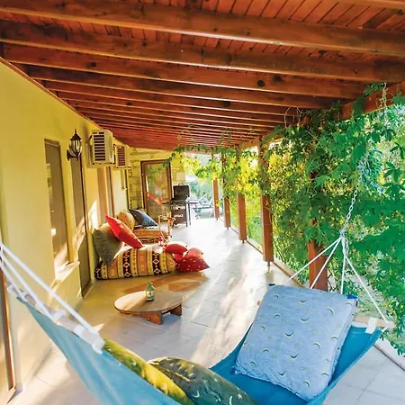 Sleeps 6 Air Con Wifi * דליאן
