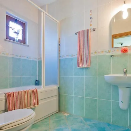 וילה Sleeps 6 Air Con Wifi