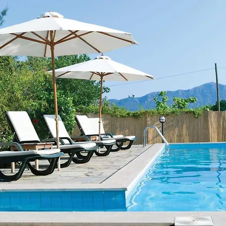 Villa Sleeps 6 Air Con Wifi