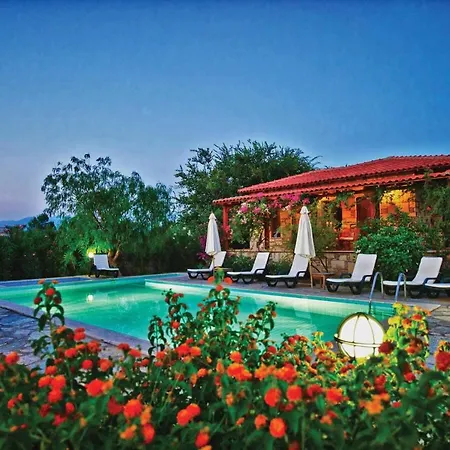 Villa Sleeps 6 Air Con Wifi